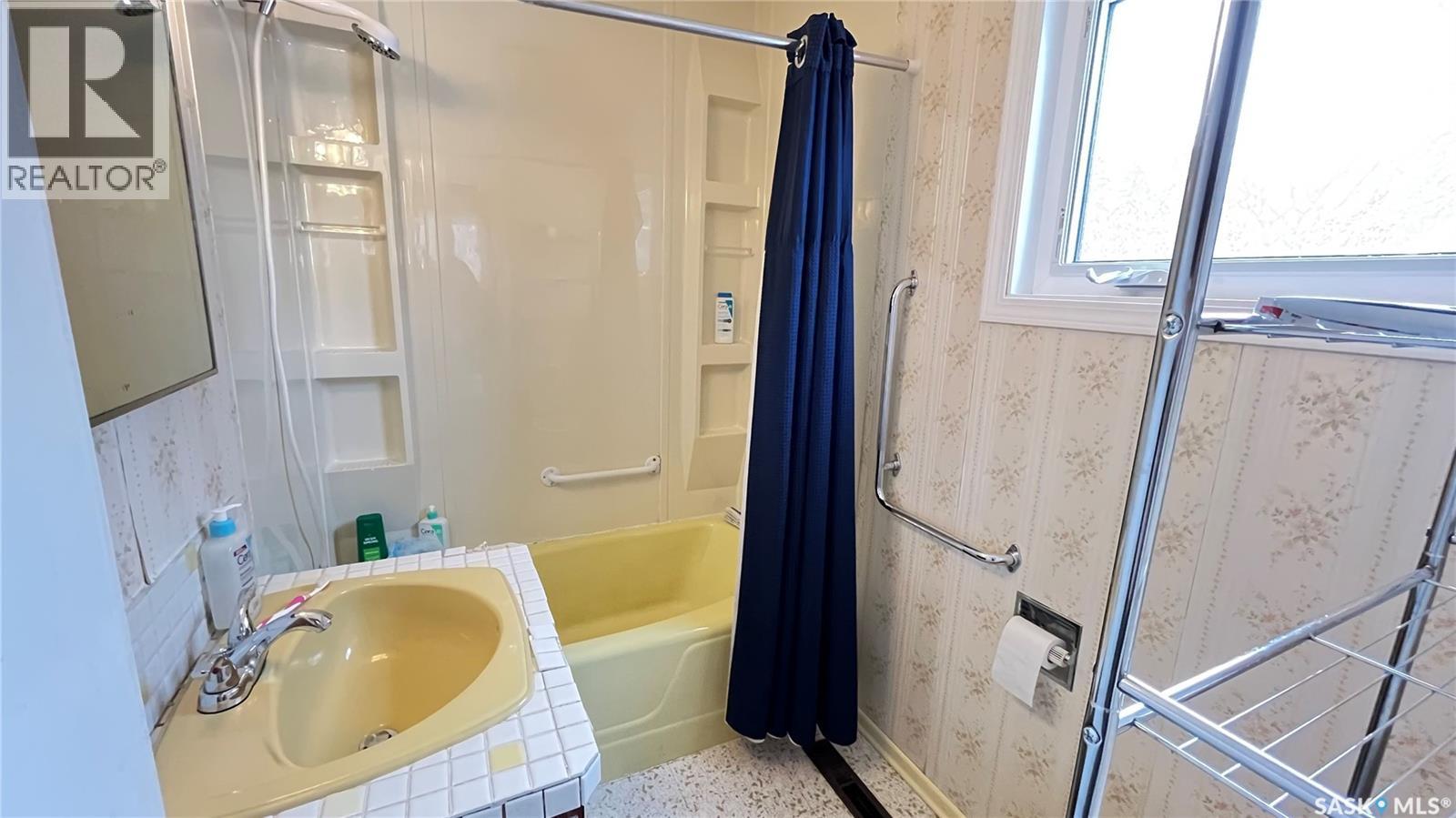 209 Hood Street, Maple Creek, Saskatchewan  S0N 1N0 - Photo 18 - SK033188