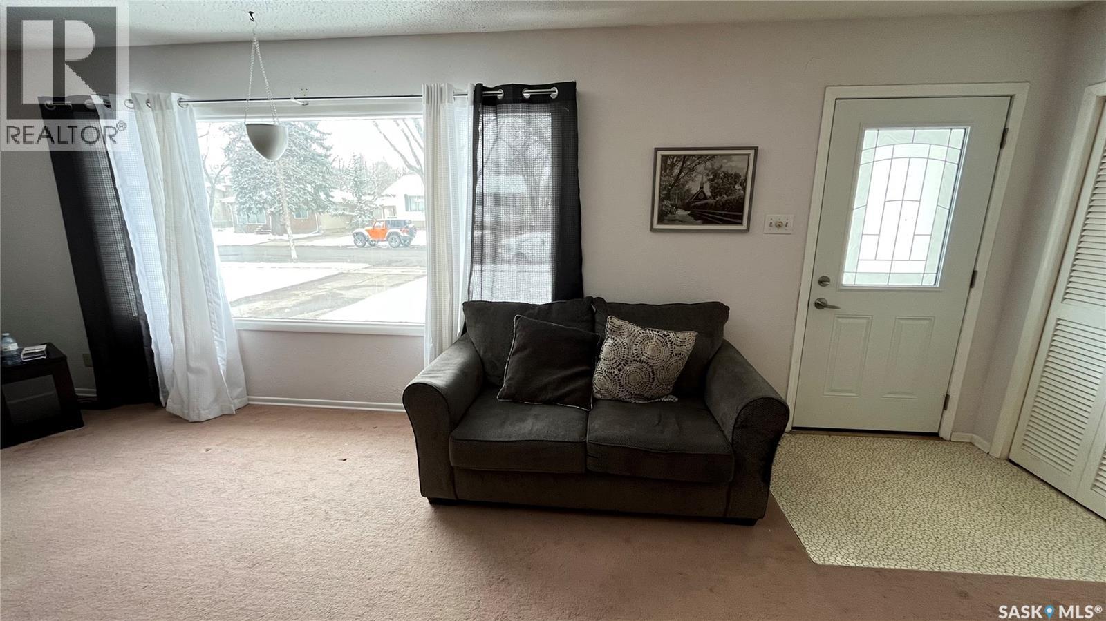 209 Hood Street, Maple Creek, Saskatchewan  S0N 1N0 - Photo 10 - SK033188