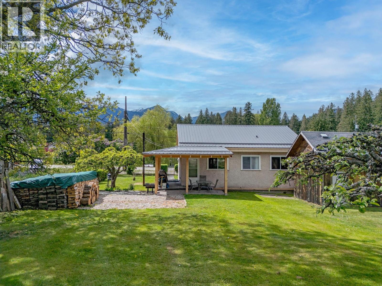 1610 Eastman Avenue, Riondel, British Columbia  V0B 2B0 - Photo 2 - 10380830