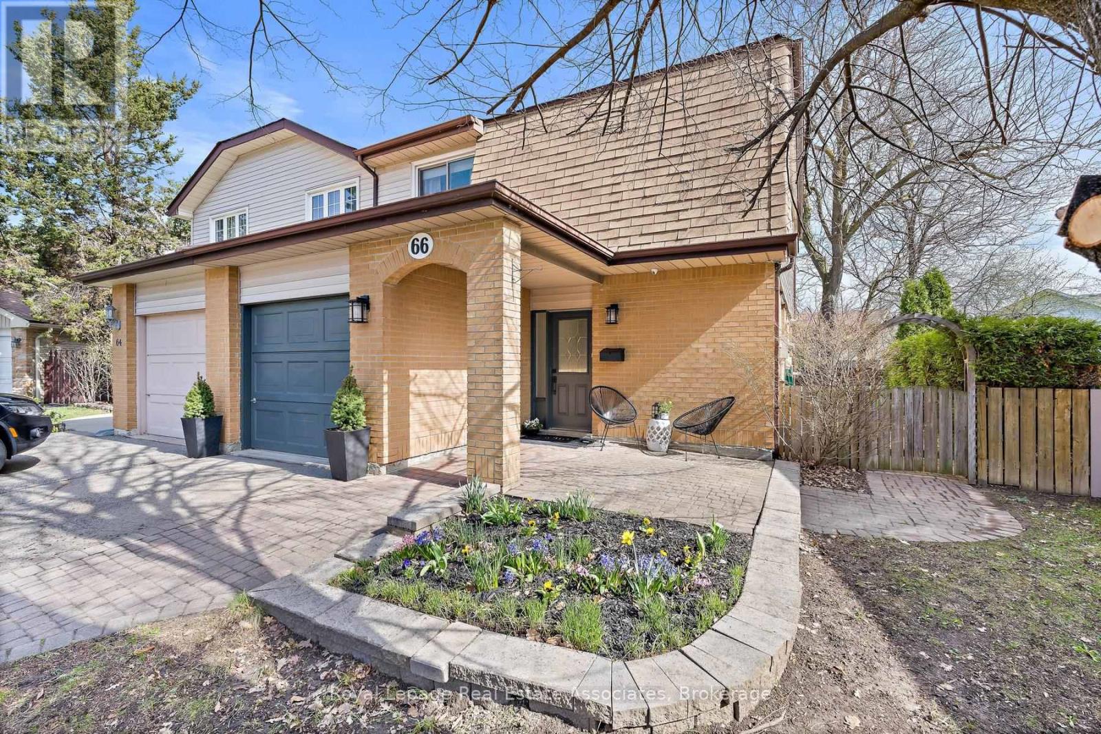 66 Lawndale Crescent, Brampton, Ontario  L6S 3L4 - Photo 3 - W13033842