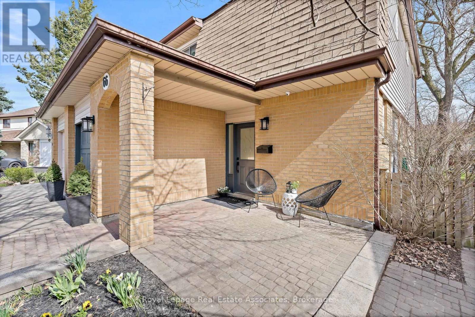 66 Lawndale Crescent, Brampton, Ontario  L6S 3L4 - Photo 4 - W13033842