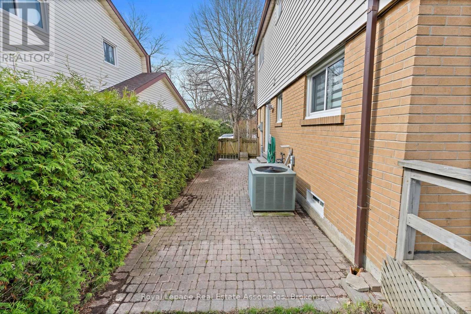 66 Lawndale Crescent, Brampton, Ontario  L6S 3L4 - Photo 42 - W13033842