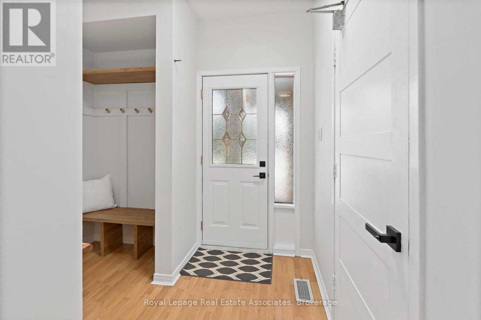 66 Lawndale Crescent, Brampton, Ontario  L6S 3L4 - Photo 6 - W13033842