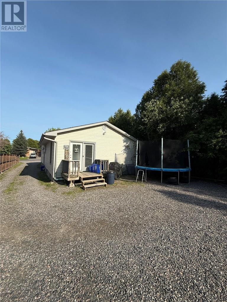 17 Clairmont Street, Sudbury, Ontario  P3B 3S4 - Photo 3 - 2126253