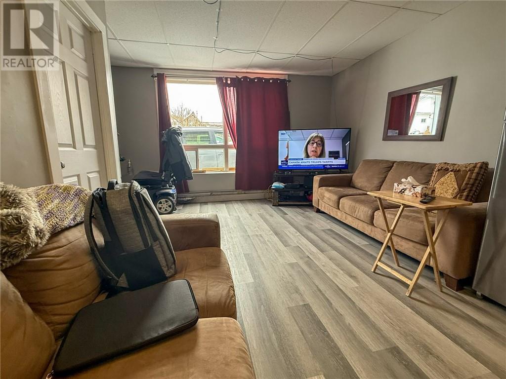 381 Bessie Avenue, Sudbury, Ontario  P3C 4H6 - Photo 2 - 2126237