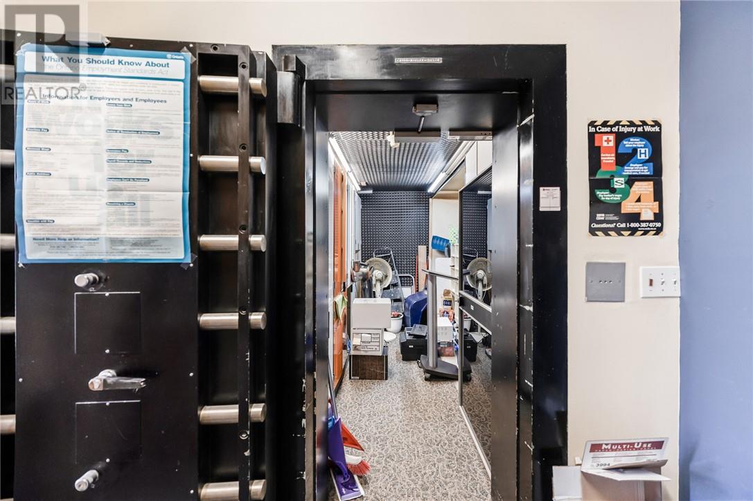 402 Frood Road, Sudbury, Ontario  P3C 4Z8 - Photo 27 - 2126338