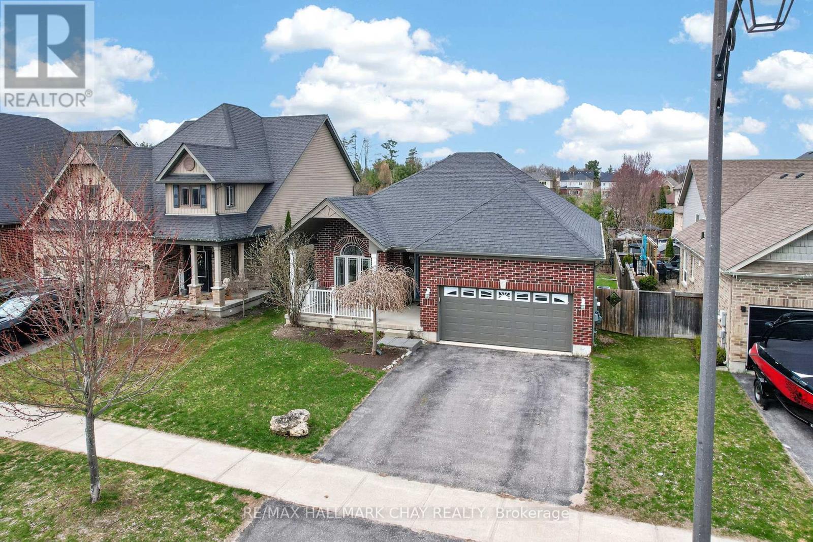 60 Brownley Lane, Essa, Ontario  L3W 0P9 - Photo 2 - N12996472