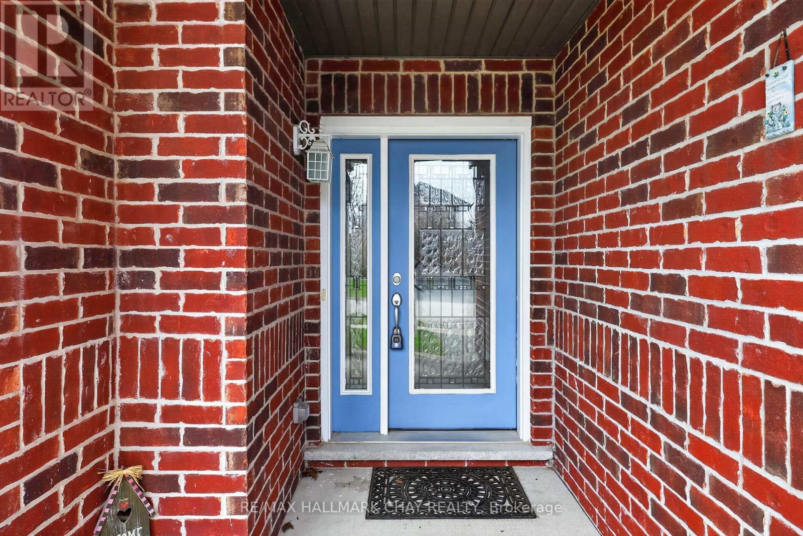 60 Brownley Lane, Essa, Ontario  L3W 0P9 - Photo 4 - N12996472