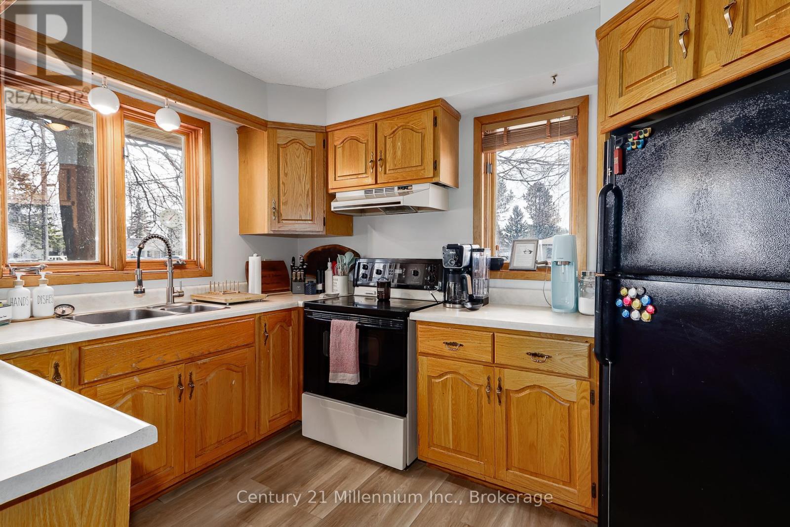 213 Jane Street, Clearview, Ontario  L0M 1S0 - Photo 15 - S12877204