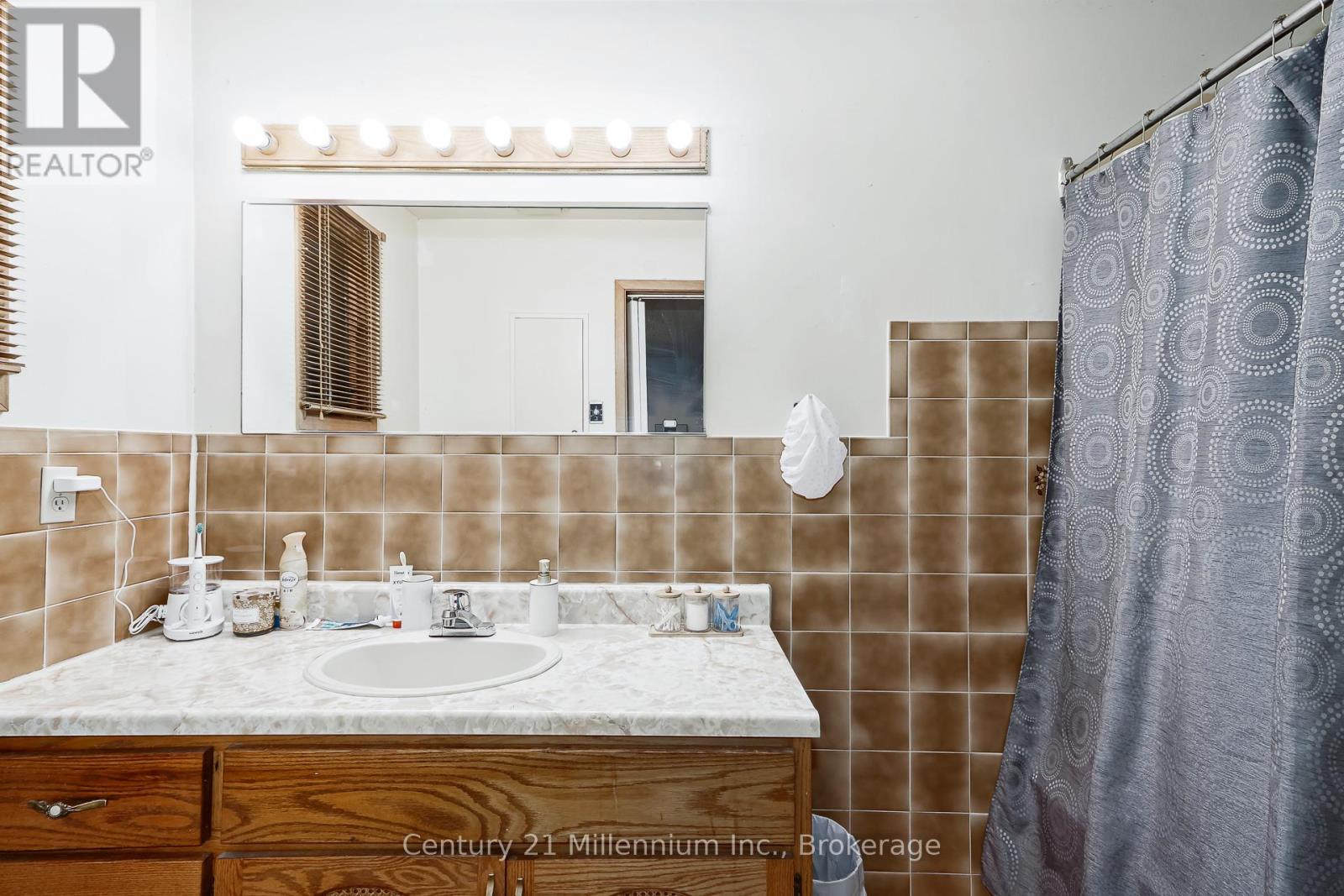 213 Jane Street, Clearview, Ontario  L0M 1S0 - Photo 29 - S12877204