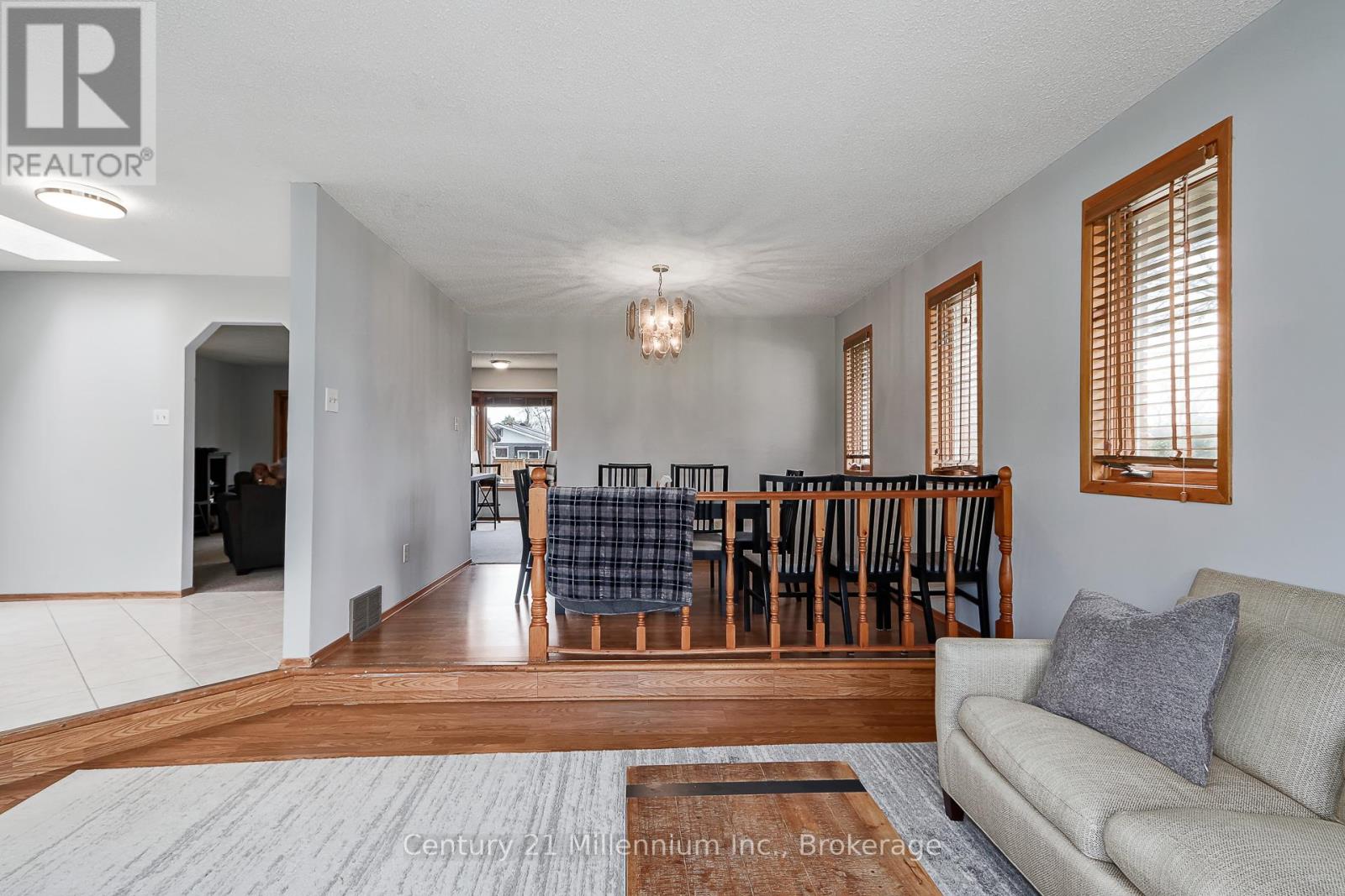 213 Jane Street, Clearview, Ontario  L0M 1S0 - Photo 7 - S12877204