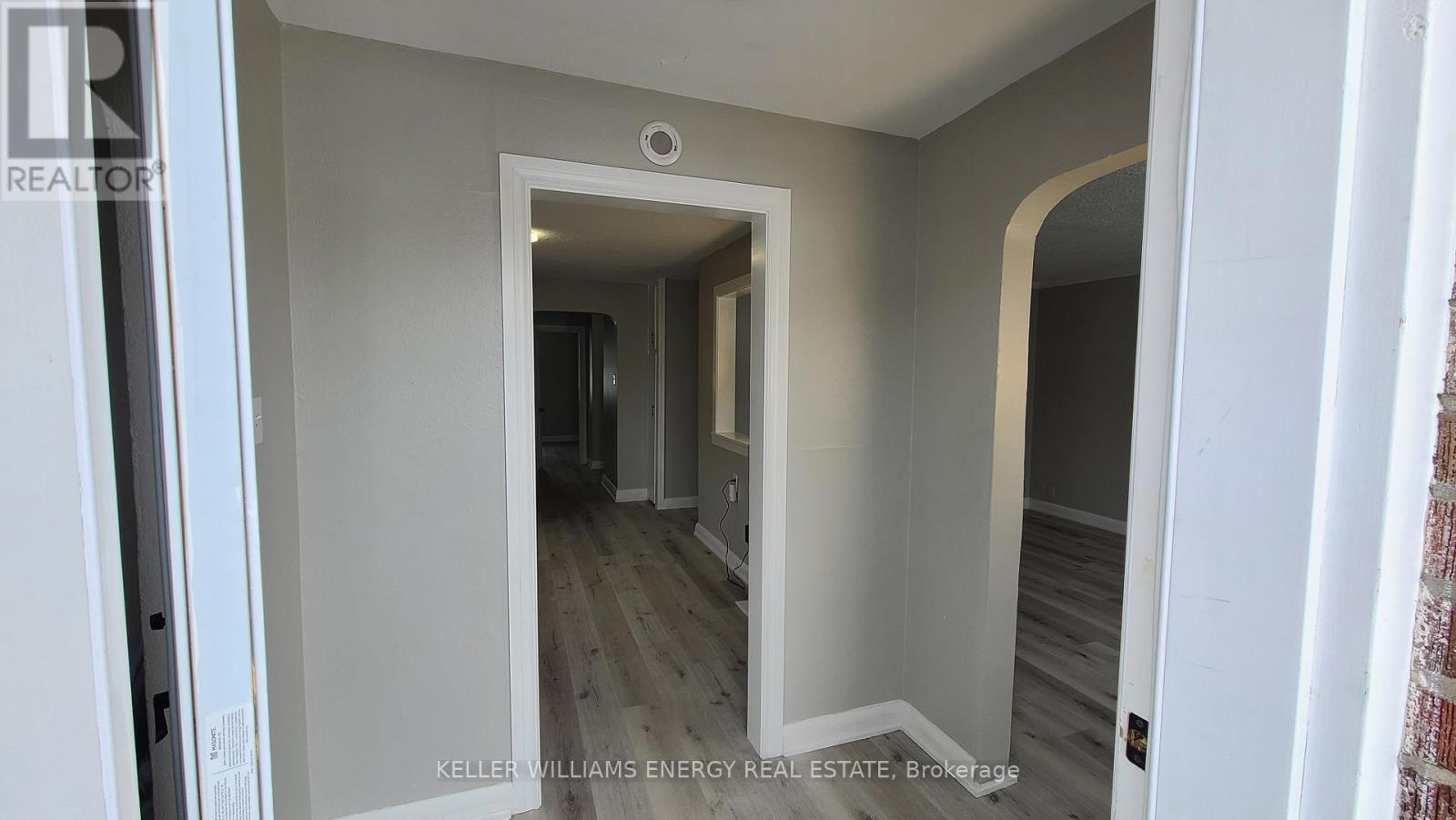 Upper - 201 Celina Street, Oshawa, Ontario  L1H 4N7 - Photo 3 - E13033948