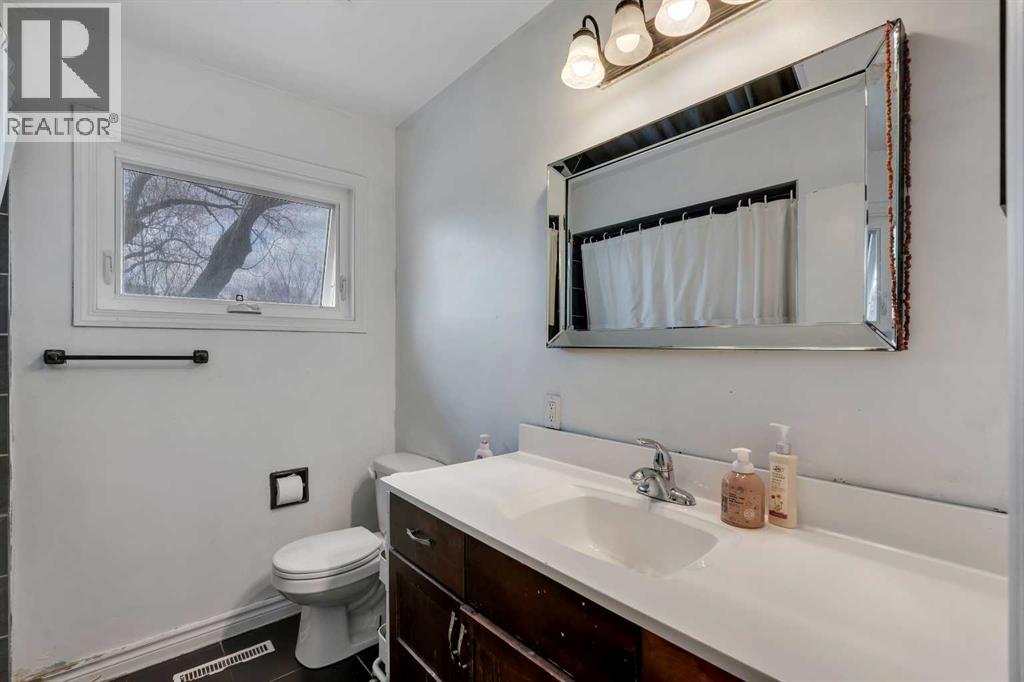 3116 Brentwood Boulevard NW, Calgary, Alberta  T2L 1J8 - Photo 11 - A2301479