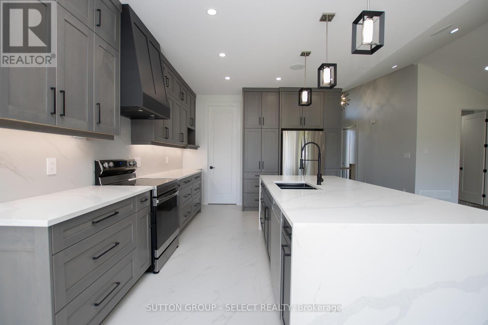 99 Optimist Drive, Southwold, Ontario  N5P 0G4 - Photo 11 - X13033974