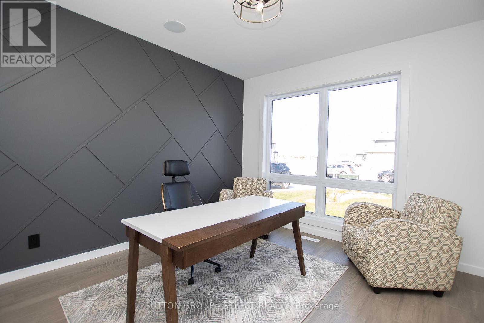 99 Optimist Drive, Southwold, Ontario  N5P 0G4 - Photo 5 - X13033974