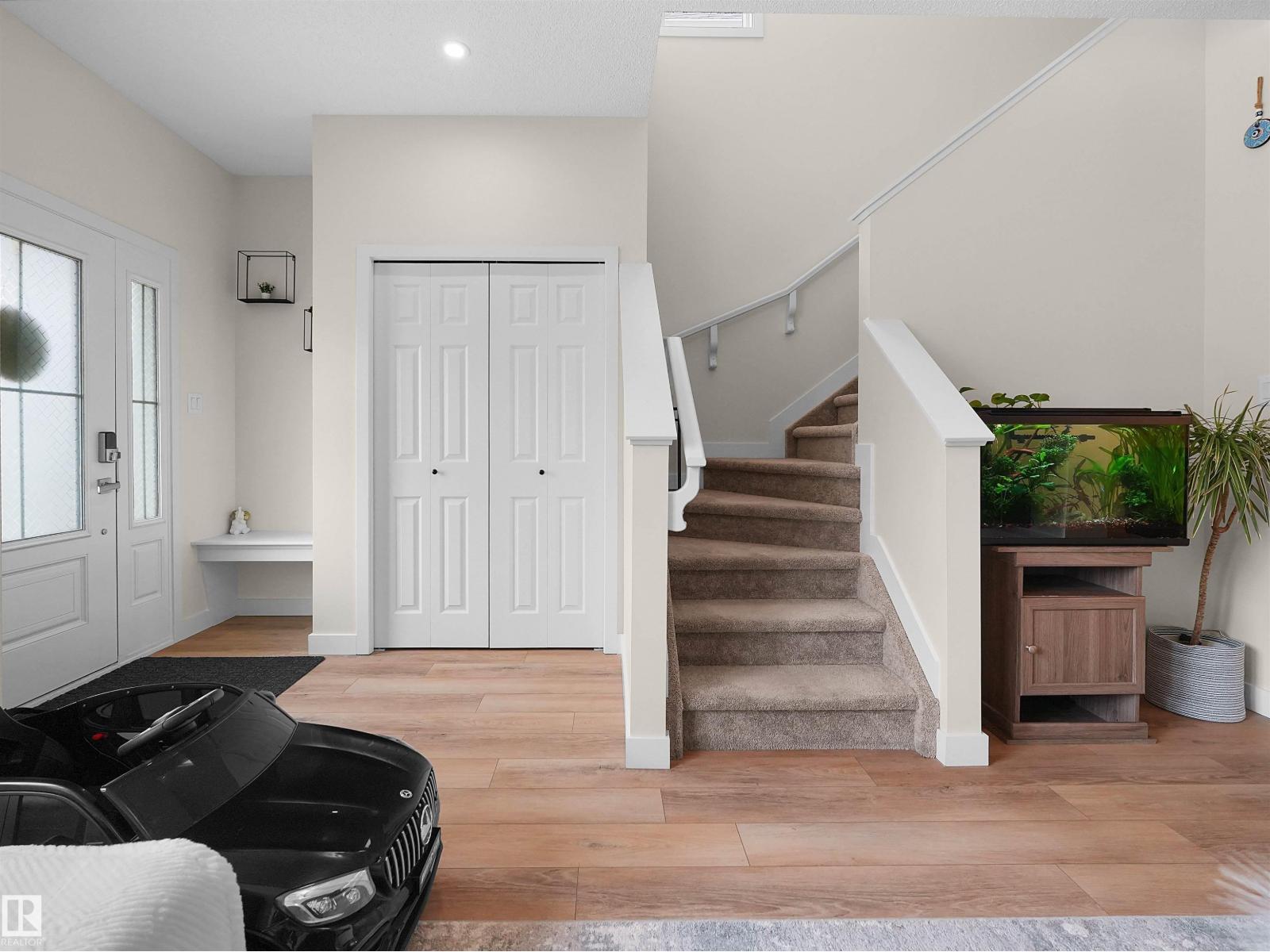 209 Desrochers Bv Sw, Edmonton, Alberta  T6W 4N2 - Photo 5 - E4483688