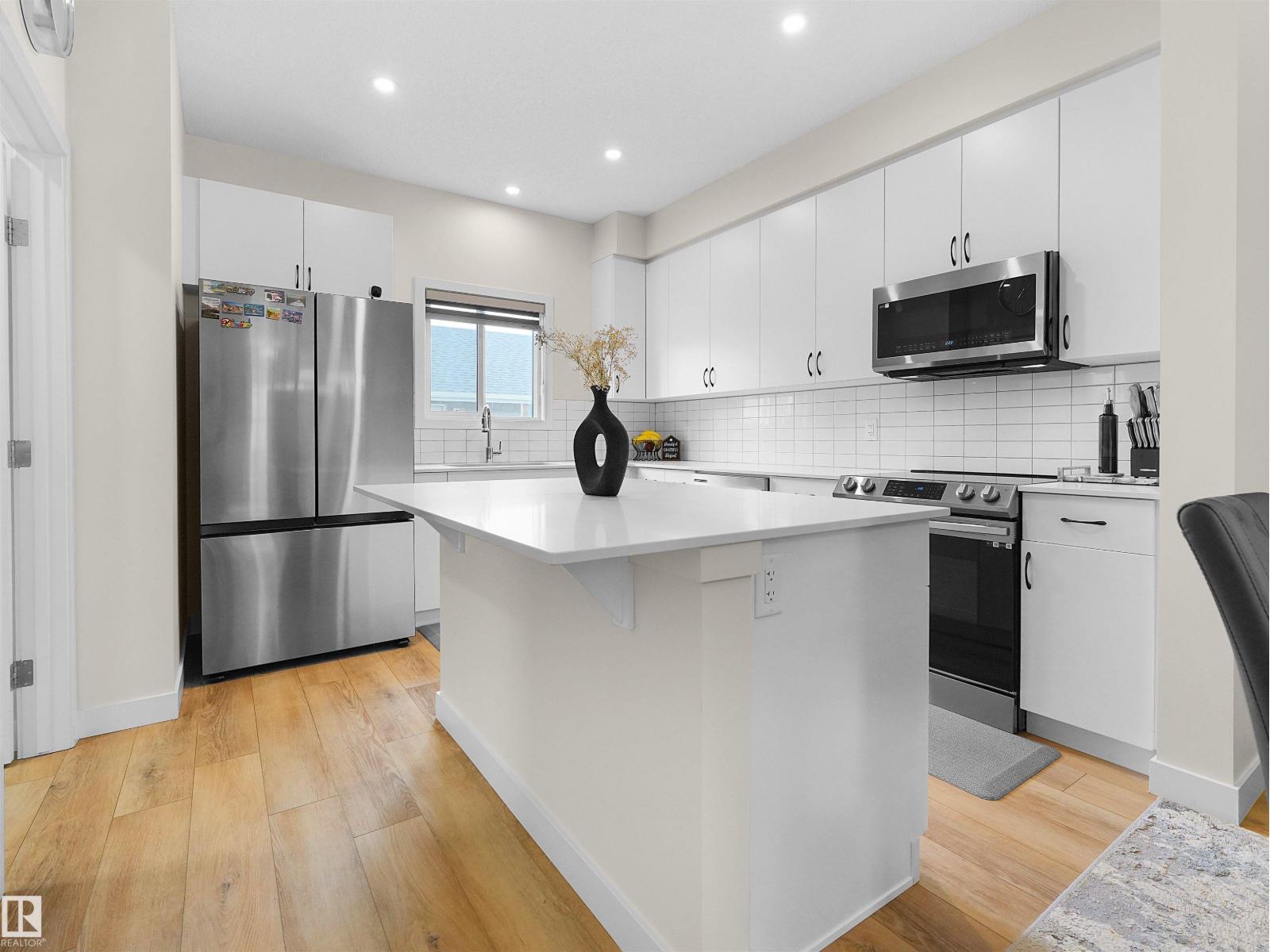 209 Desrochers Bv Sw, Edmonton, Alberta  T6W 4N2 - Photo 8 - E4483688