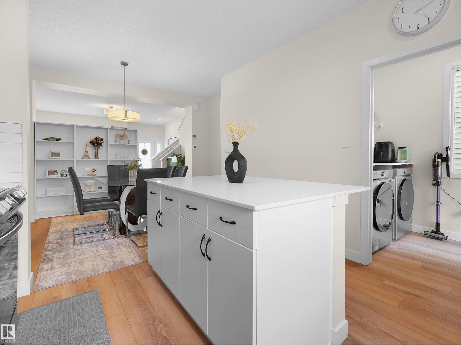 209 Desrochers Bv Sw, Edmonton, Alberta  T6W 4N2 - Photo 9 - E4483688