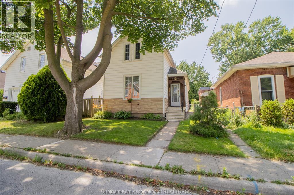 MLS# 26008969: 206 Adelaide STREET South, Chatham, Canada