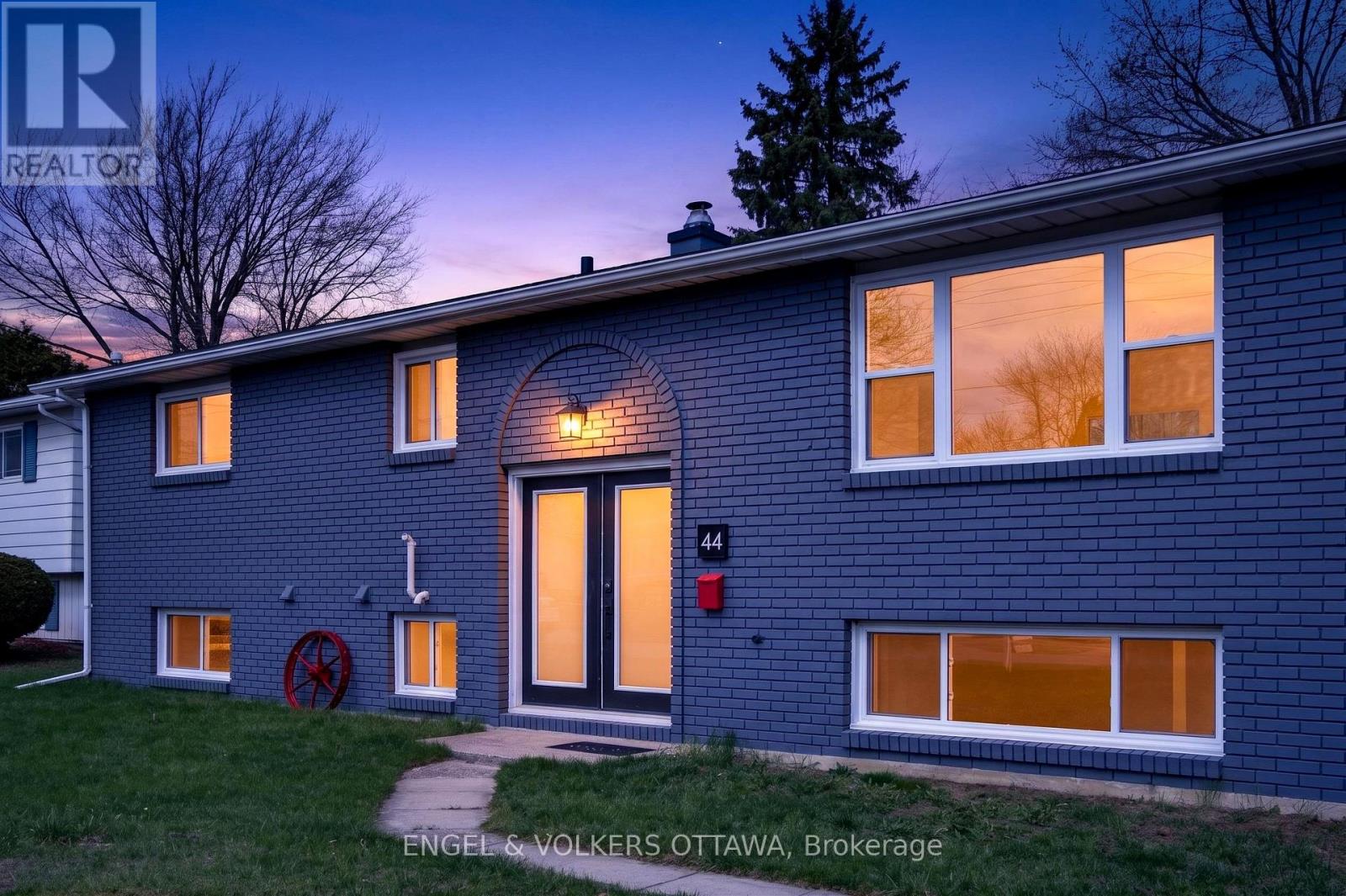 44 CAROL CRESCENT, Smiths Falls, Ontario