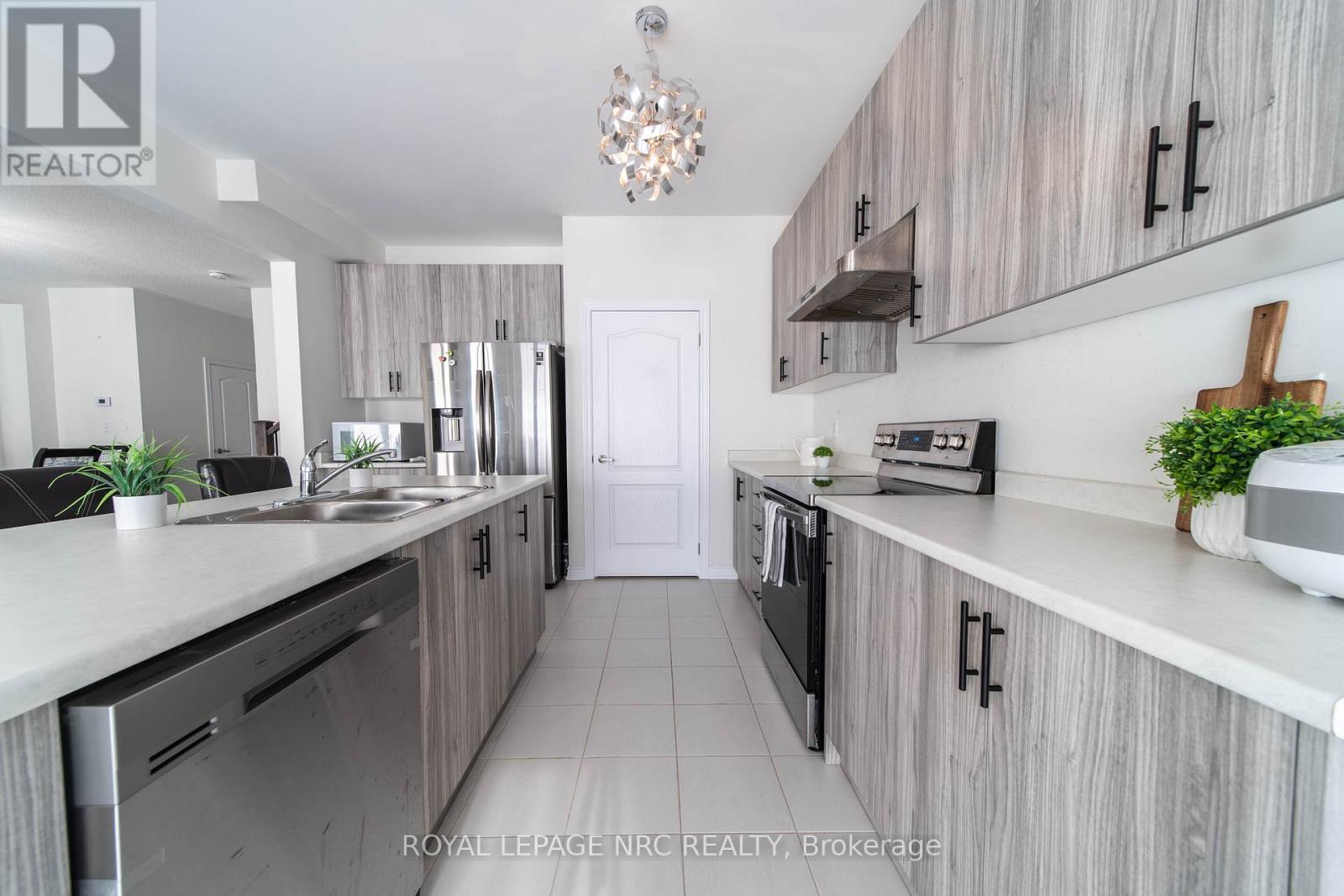 97 Tumblewood Place, Welland, Ontario  L3B 0J3 - Photo 4 - X13034002