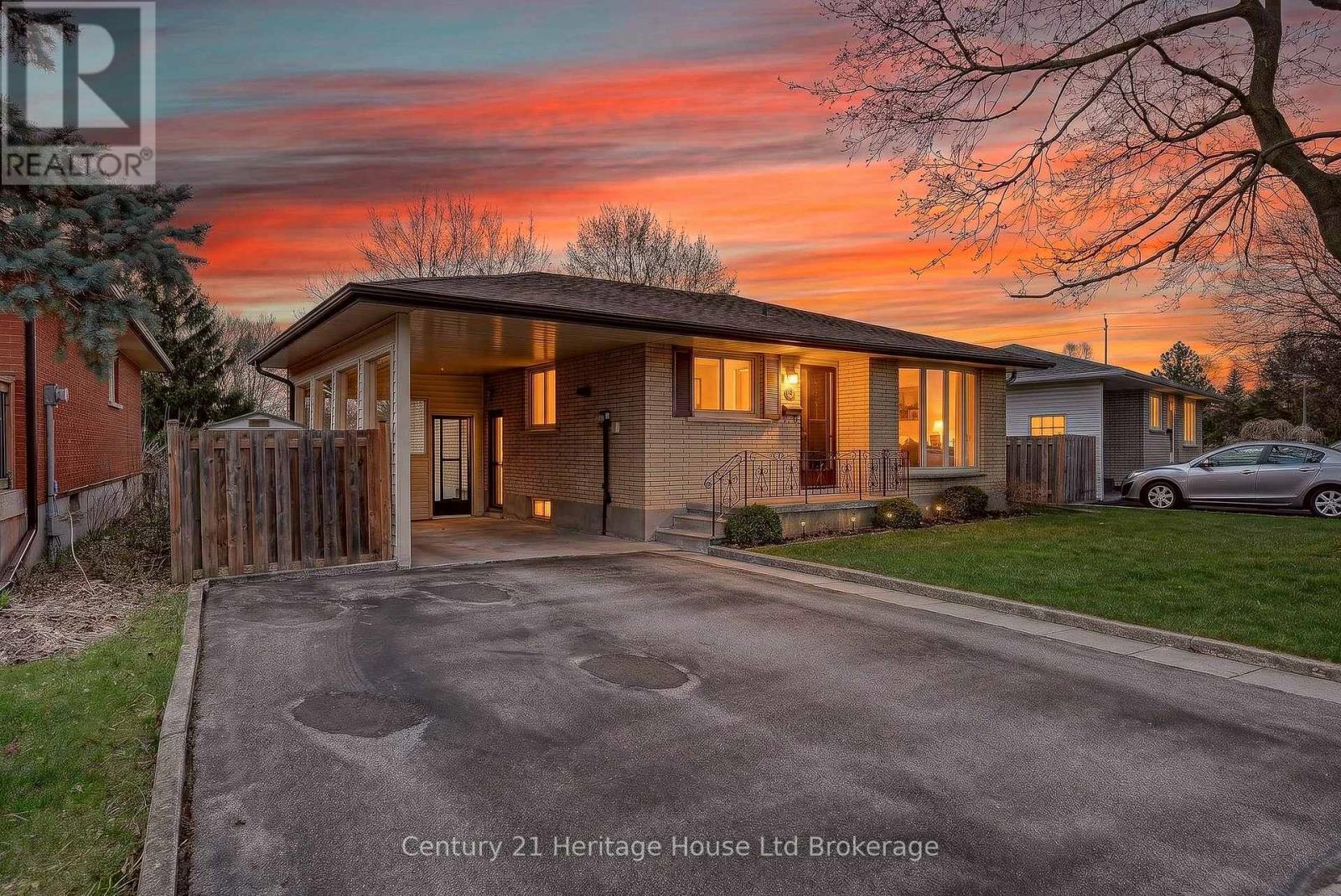 40 HILLMER ROAD, Cambridge, Ontario