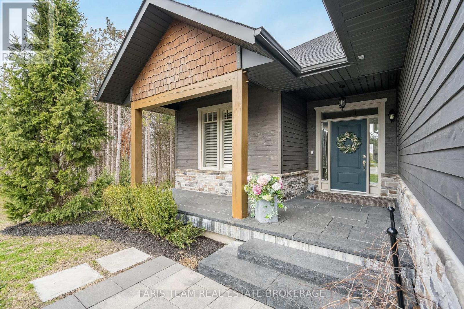 5 Boville Court, Oro-Medonte, Ontario  L0L 2L0 - Photo 4 - S13034024