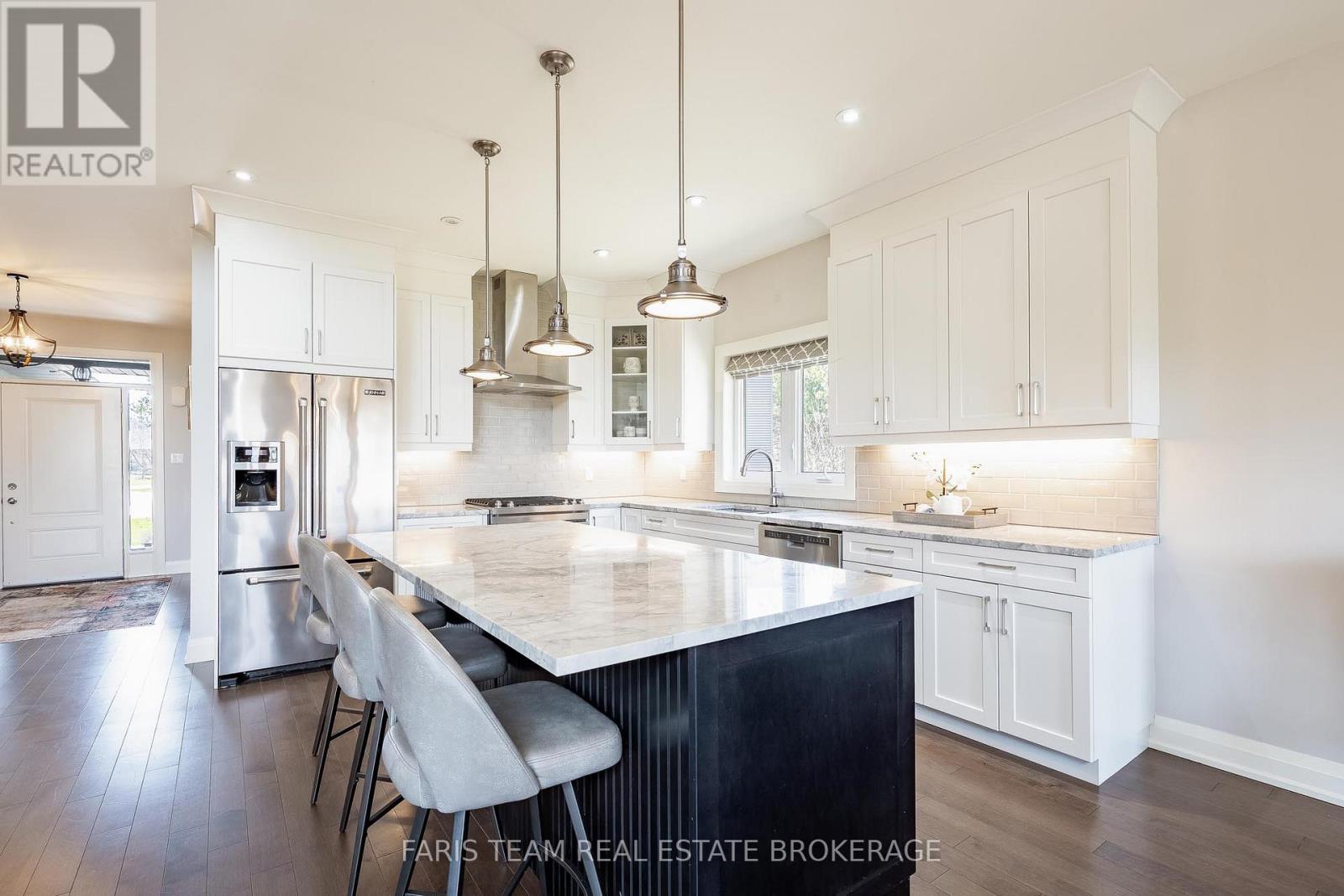 5 Boville Court, Oro-Medonte, Ontario  L0L 2L0 - Photo 7 - S13034024