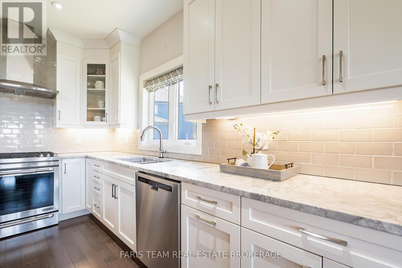 5 Boville Court, Oro-Medonte, Ontario  L0L 2L0 - Photo 9 - S13034024