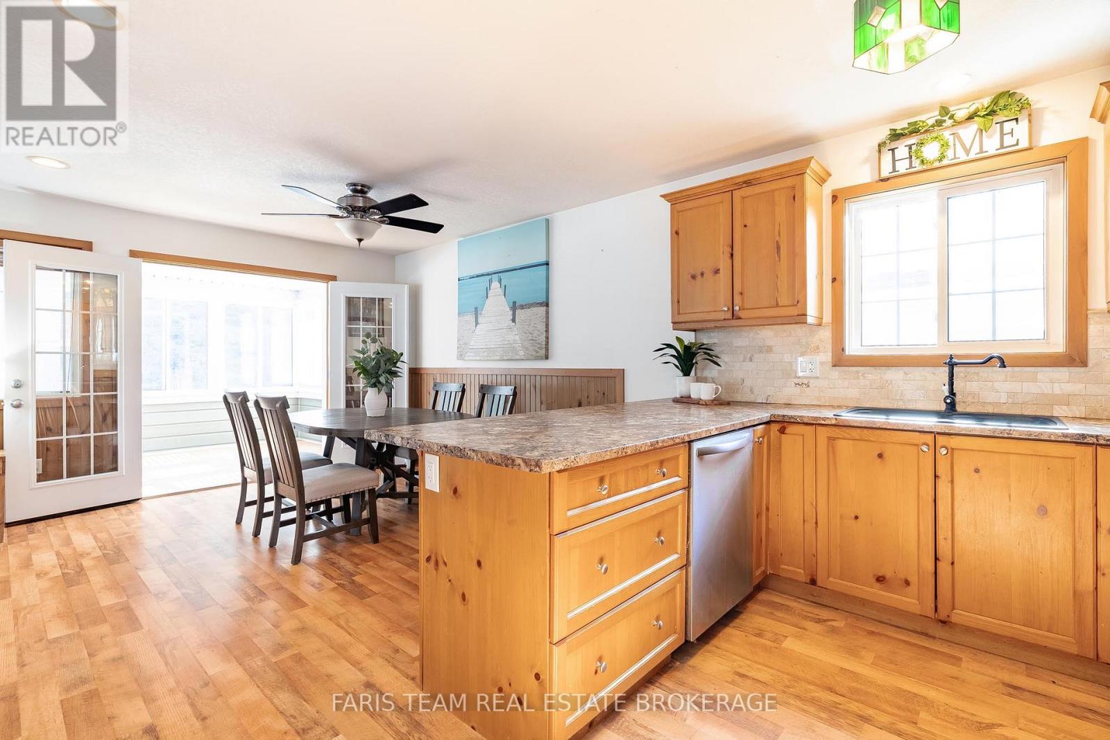 65 Madawaska Trail, Wasaga Beach, Ontario  L9Z 1X7 - Photo 9 - S13034044