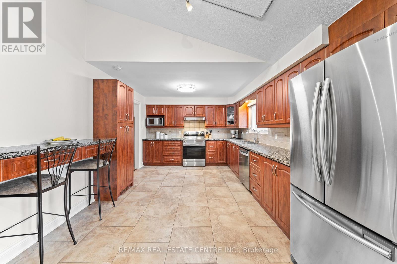 44 Mikado Crescent, Brampton, Ontario  L6S 3R6 - Photo 14 - W13034034