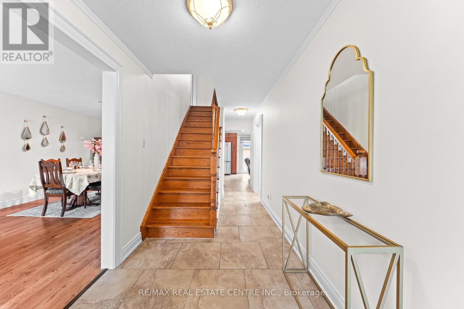 44 Mikado Crescent, Brampton, Ontario  L6S 3R6 - Photo 7 - W13034034