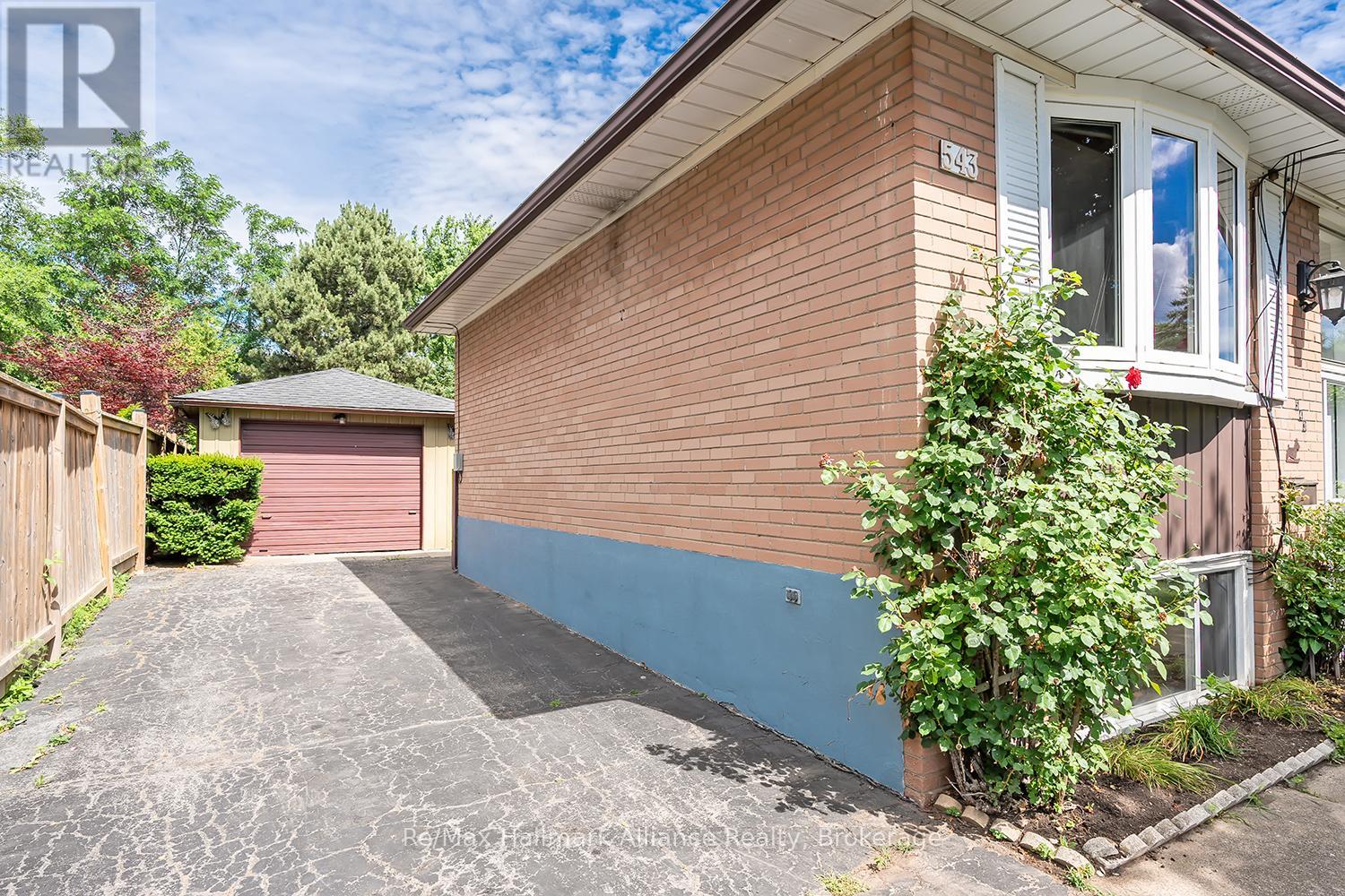 543 Pinegrove Road, Oakville, Ontario  L6K 2C2 - Photo 2 - W12853856