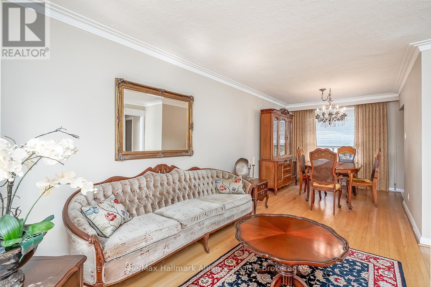 543 Pinegrove Road, Oakville, Ontario  L6K 2C2 - Photo 7 - W12853856