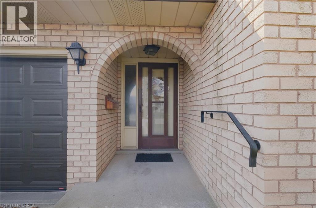 2 Flamboro Court, Brantford, Ontario  N3P 1W1 - Photo 3 - 40823051