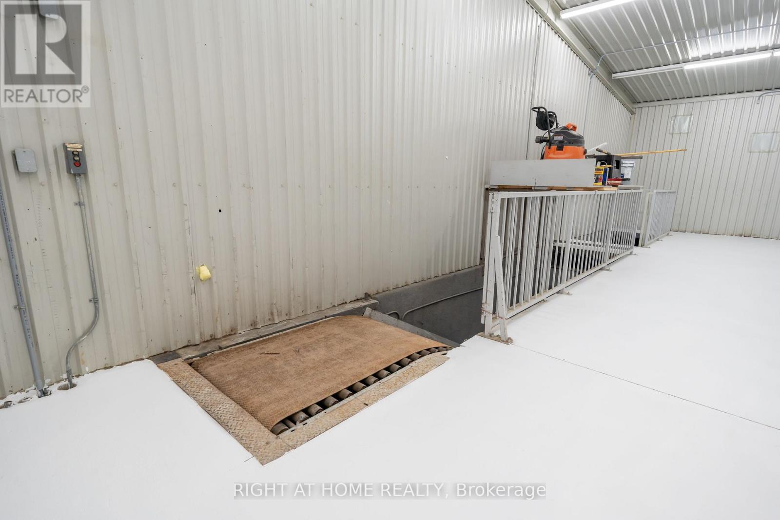 8270 Highway #20 Highway #20, Grimsby, Ontario  L0R 2A0 - Photo 2 - X13033954