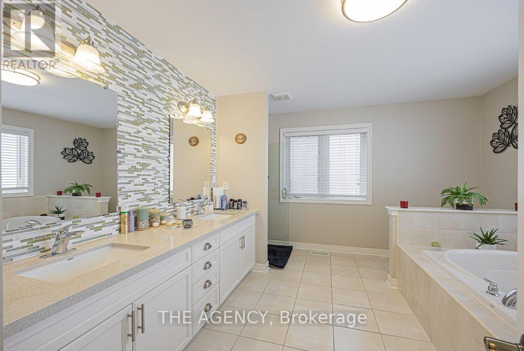 48 Tonner Crescent, Aurora, Ontario  L4G 0G6 - Photo 27 - N12890922