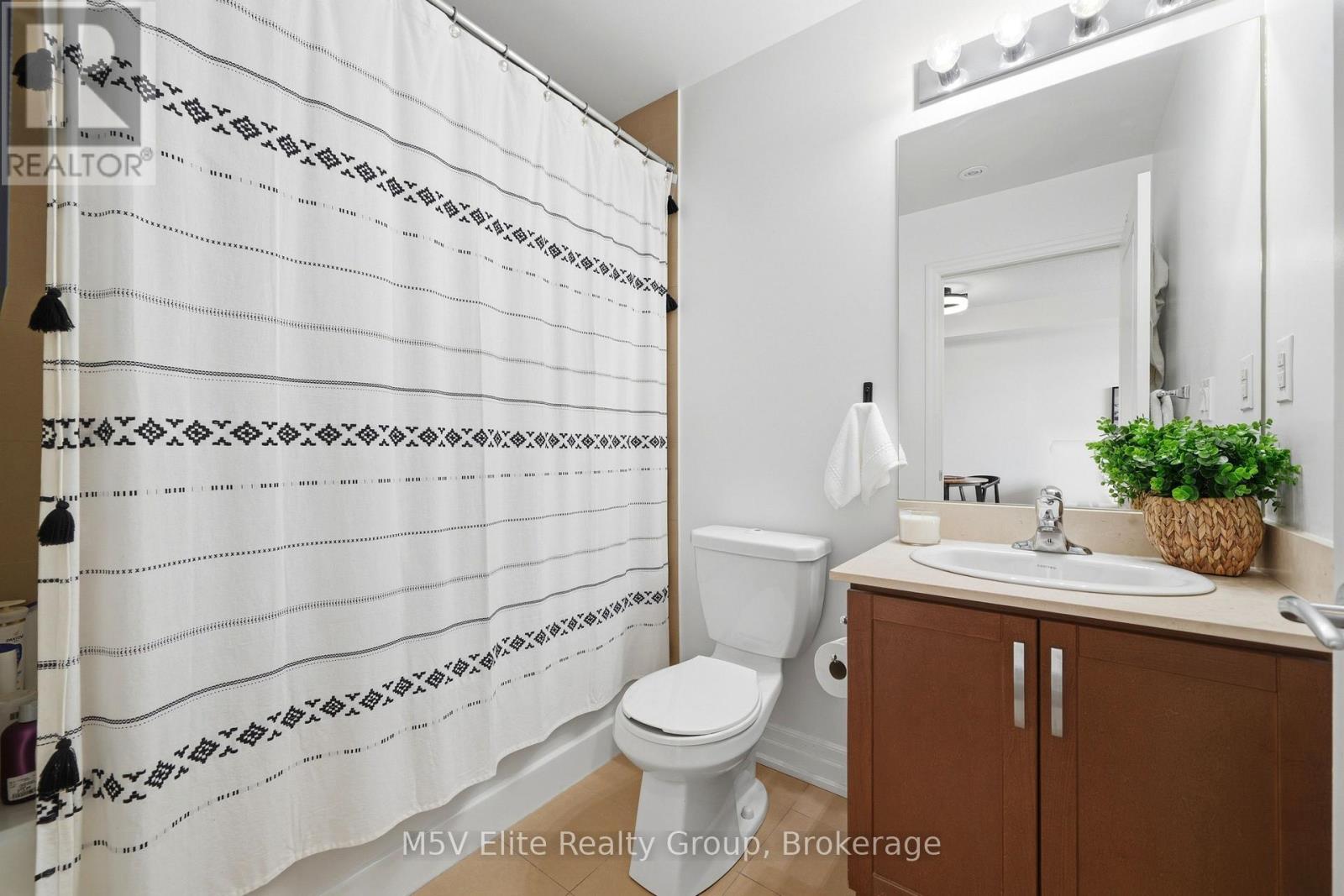 330 - 111 Civic Square Gate, Aurora, Ontario  L4G 0S6 - Photo 8 - N13032558