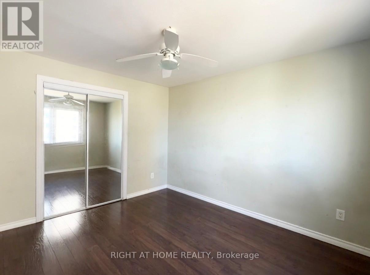 270 Town House Crescent, Brampton, Ontario  L6W 3C7 - Photo 13 - W12968392