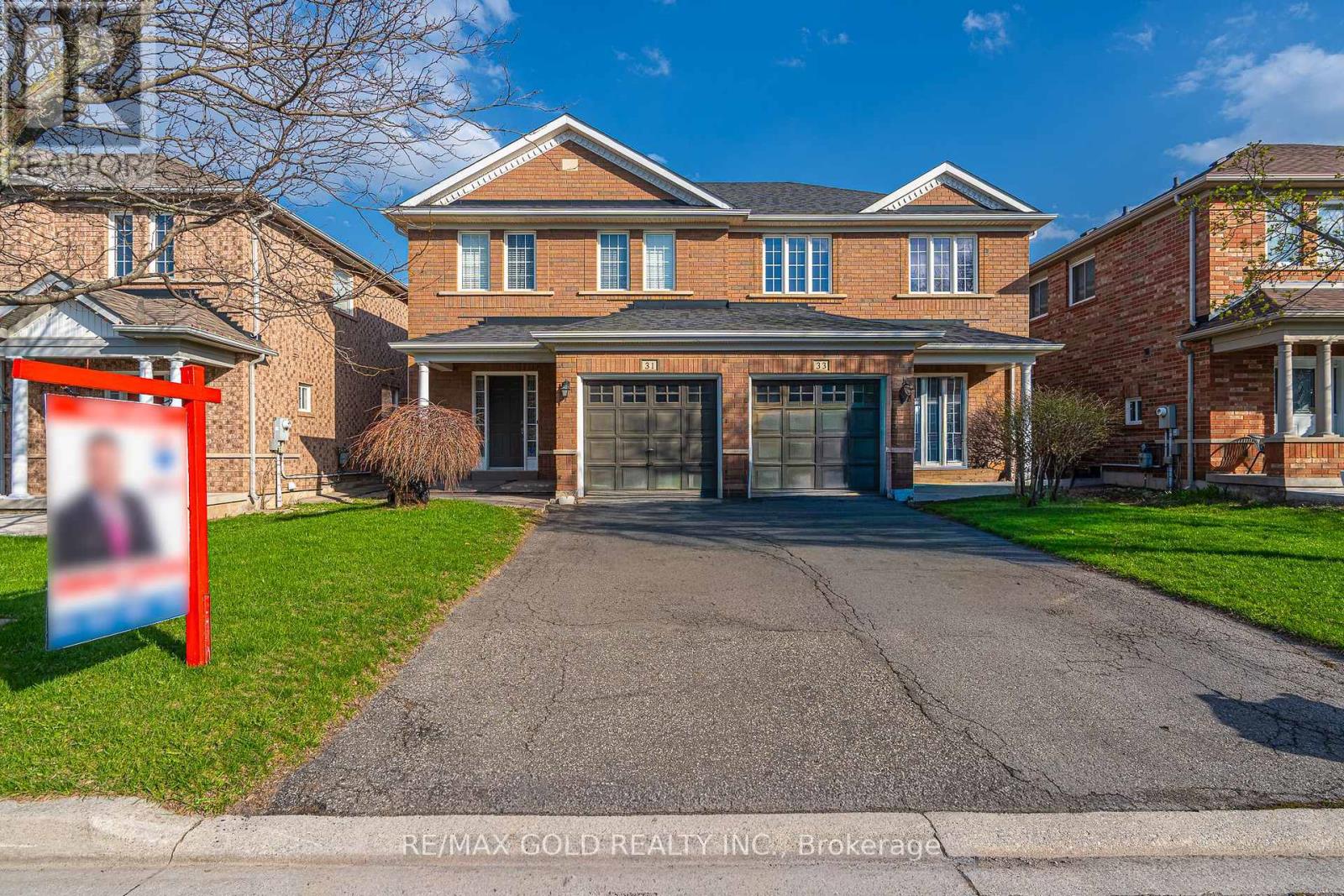 31 MISTDALE CRESCENT, Brampton, Ontario