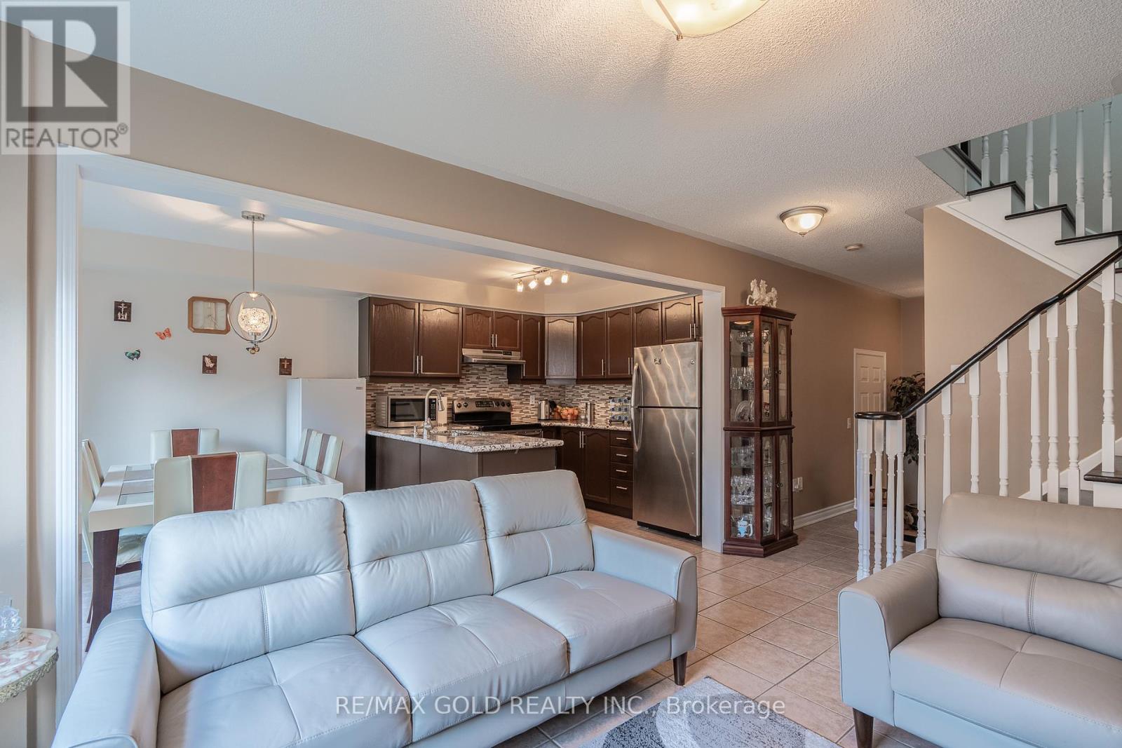 31 Mistdale Crescent, Brampton, Ontario  L7A 1S2 - Photo 10 - W13009036