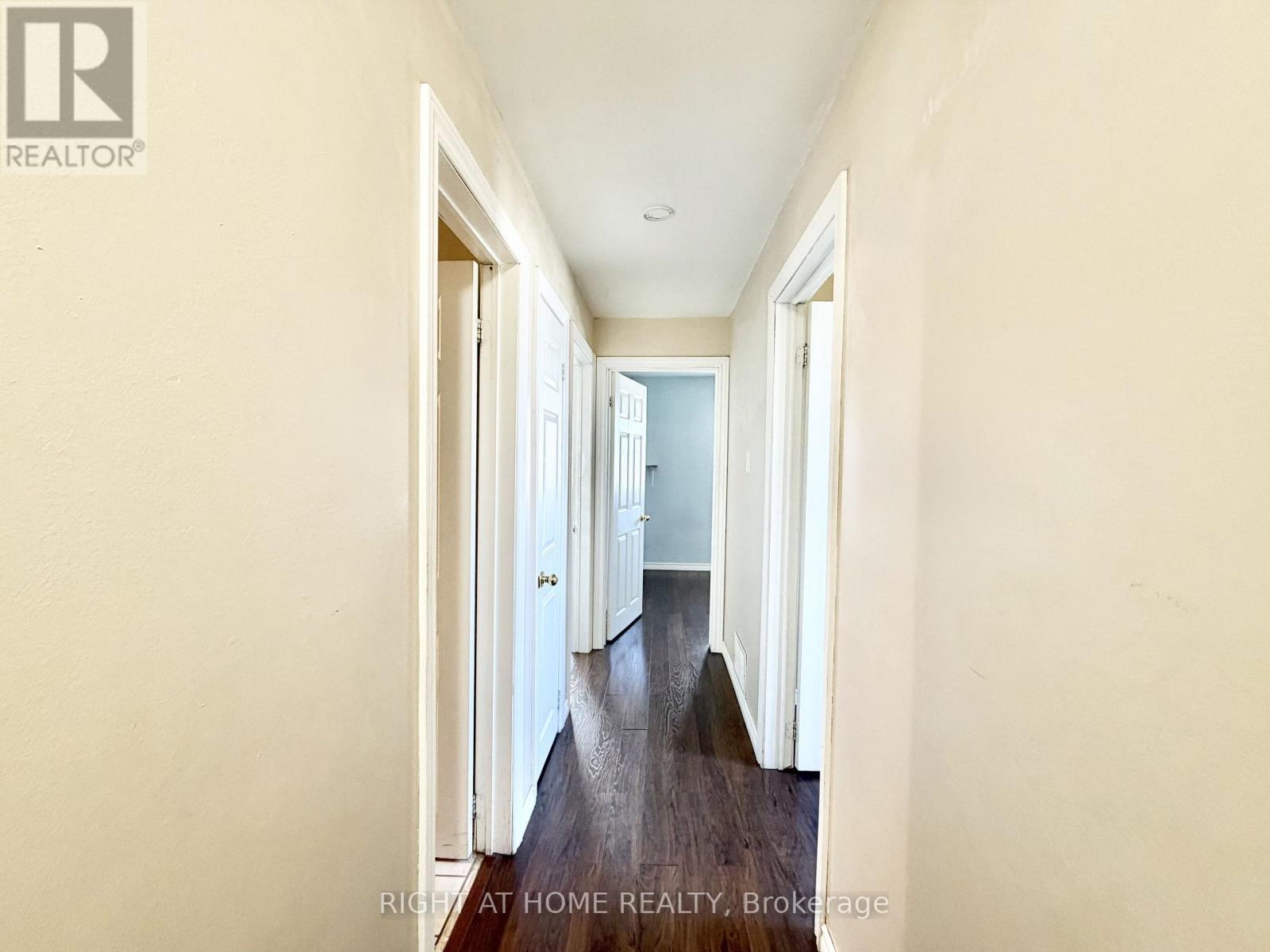 270 Town House Crescent, Brampton, Ontario  L6W 3C7 - Photo 10 - W12968392