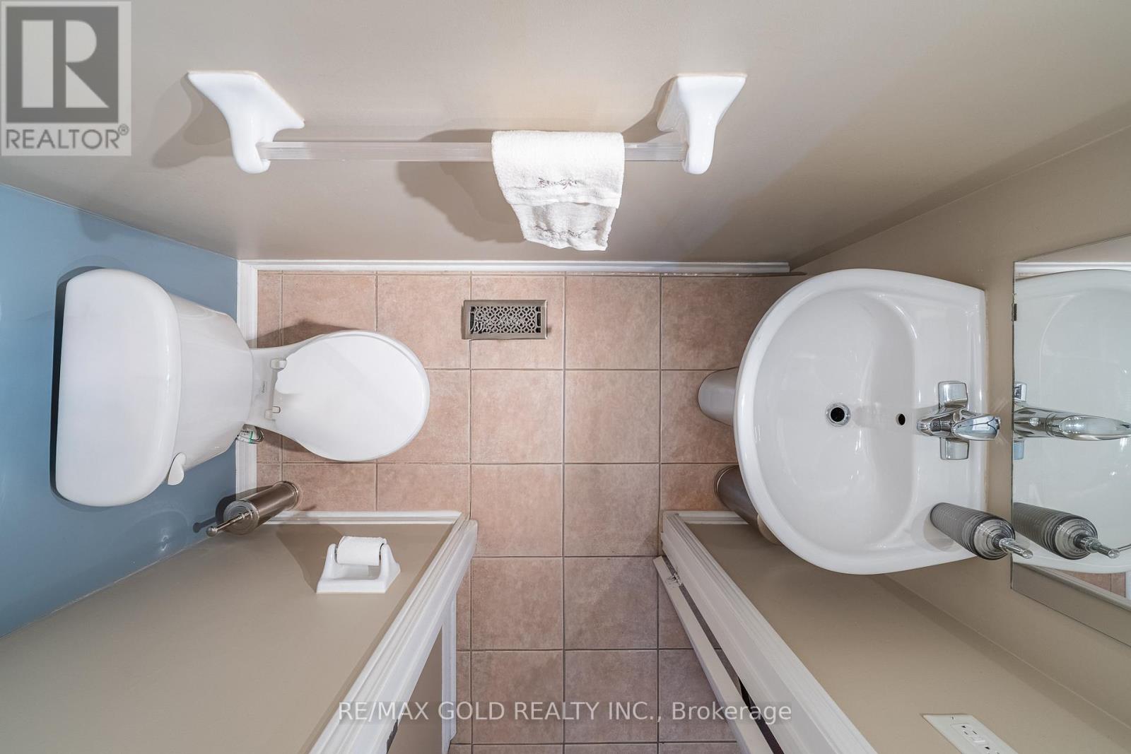 31 Mistdale Crescent, Brampton, Ontario  L7A 1S2 - Photo 4 - W13009036