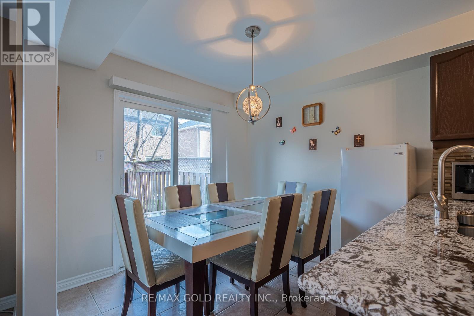 31 Mistdale Crescent, Brampton, Ontario  L7A 1S2 - Photo 9 - W13009036