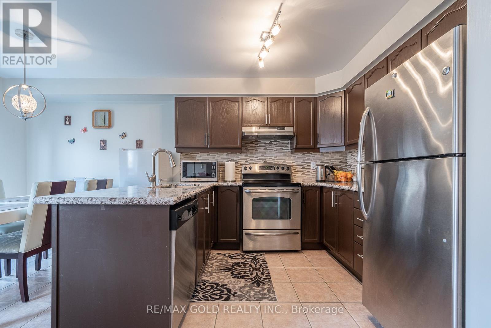 31 Mistdale Crescent, Brampton, Ontario  L7A 1S2 - Photo 8 - W13009036