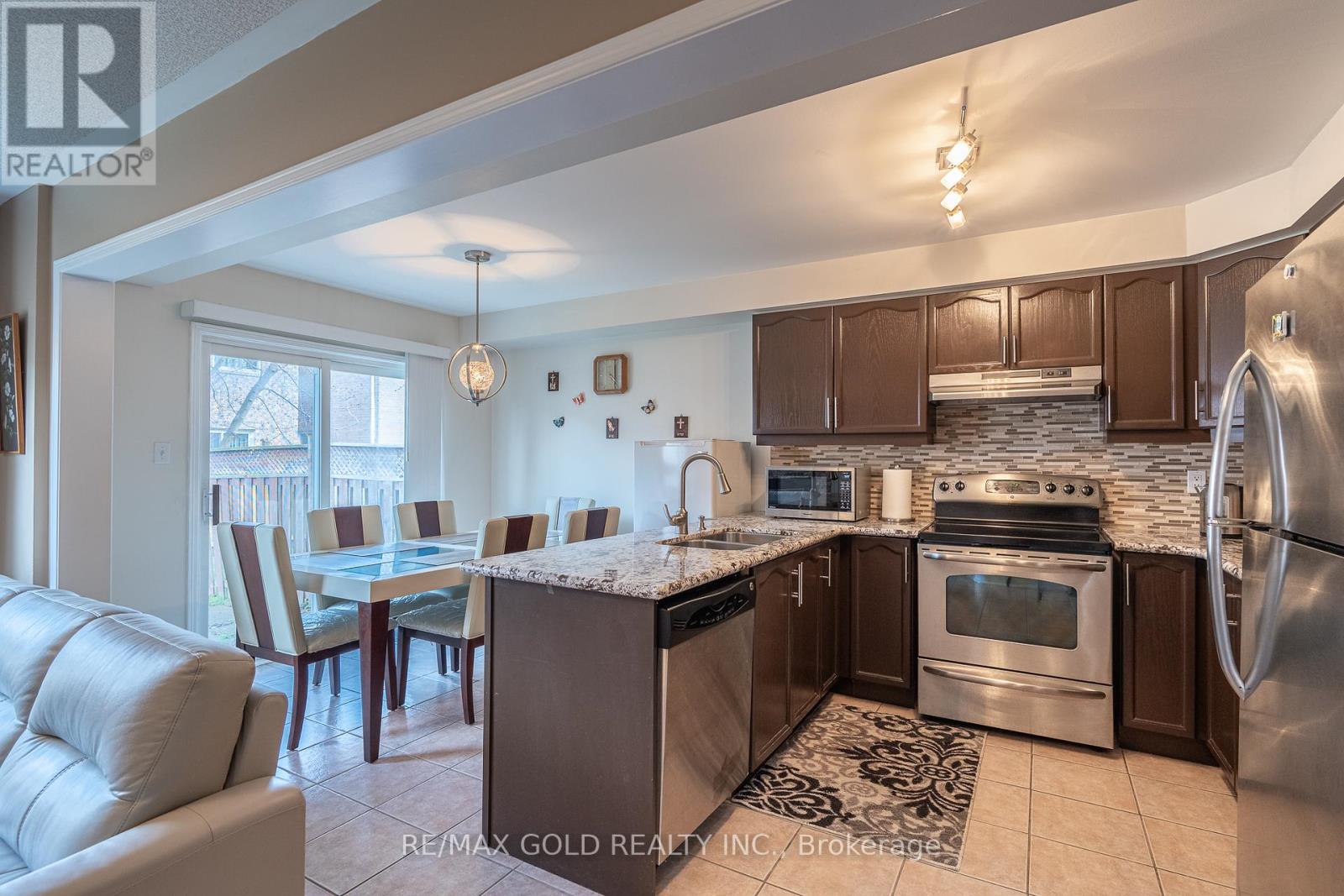 31 Mistdale Crescent, Brampton, Ontario  L7A 1S2 - Photo 7 - W13009036