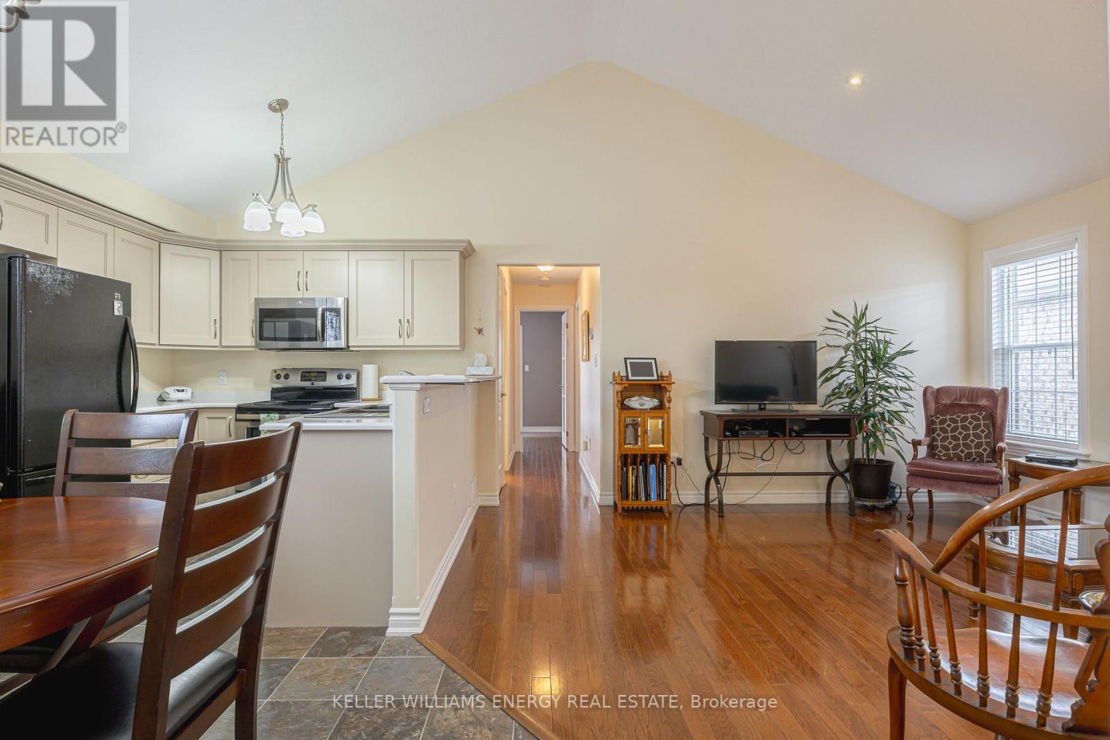 46 Beall Street, Kawartha Lakes, Ontario  K9V 6J6 - Photo 8 - X12928988