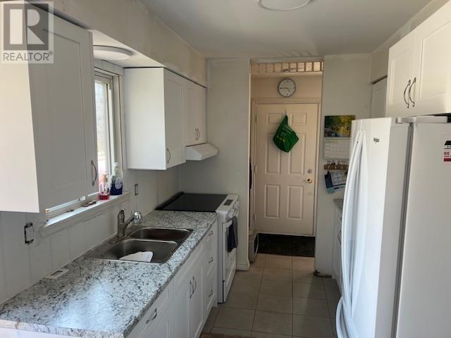 144 Ottawa, Elliot Lake, Ontario  P5A 2N8 - Photo 4 - SM260525