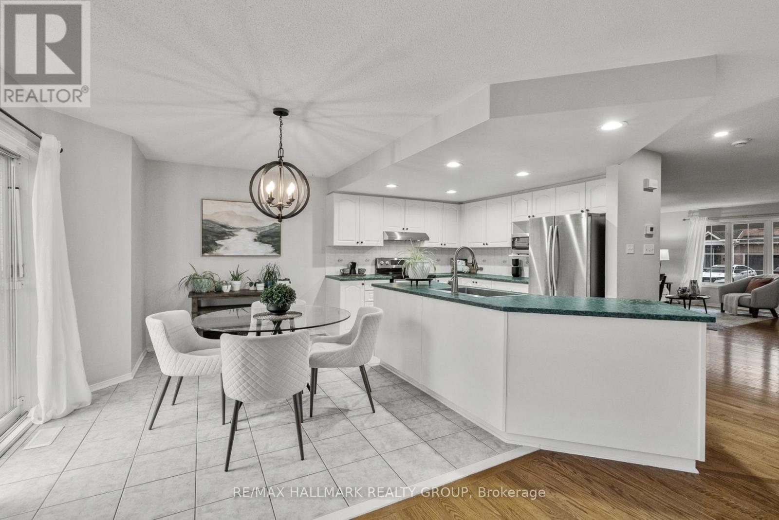 18 Irish Rose Crescent, Ottawa, Ontario  K2J 4T7 - Photo 10 - X12946148