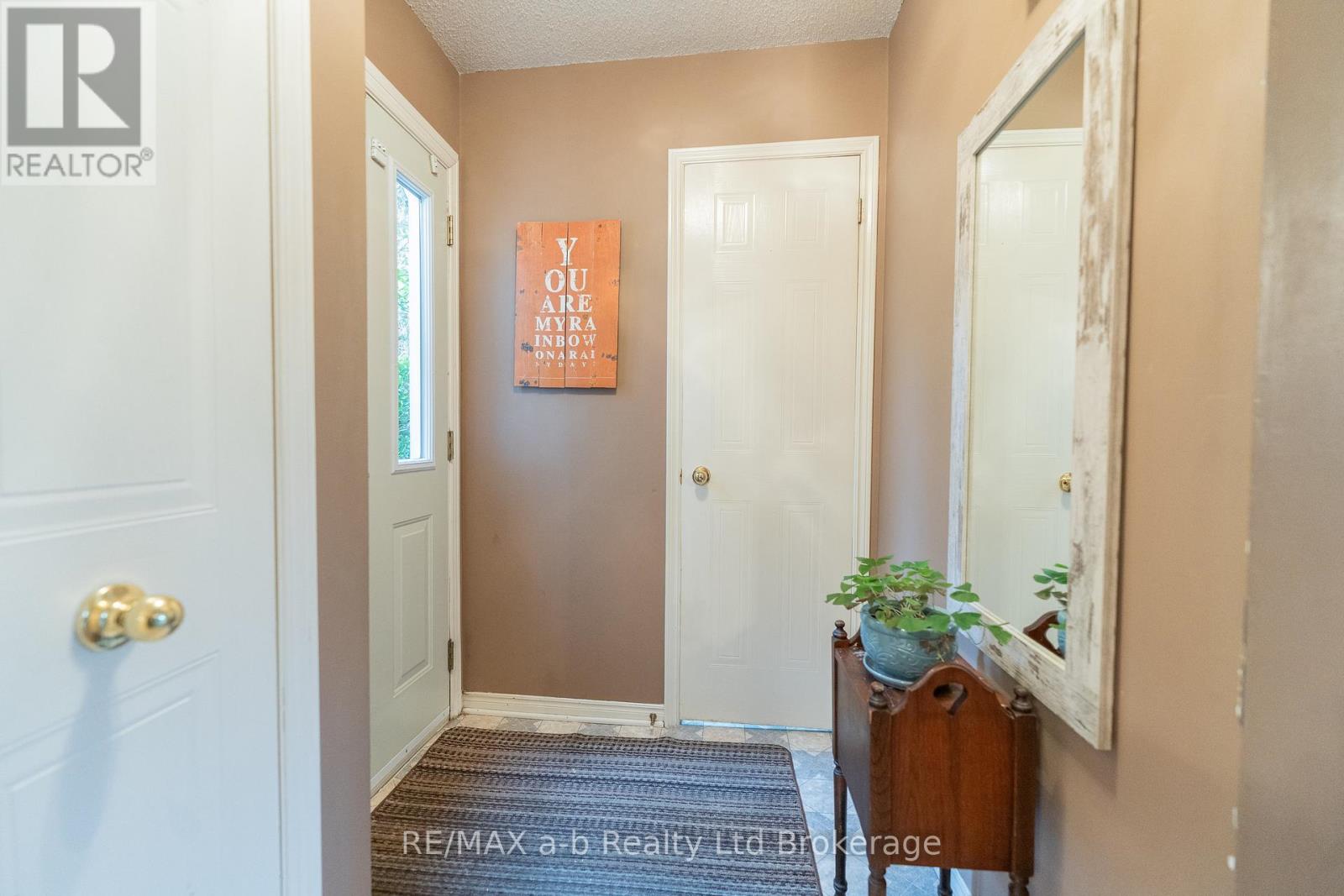 8 - 19 Wren Court, Tillsonburg, Ontario  N4G 5K2 - Photo 3 - X12771438